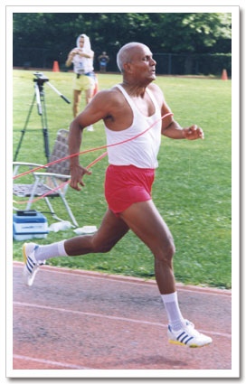 Sri Chinmoy finishing a race